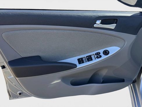 Used 2013 Hyundai Accent GLS image 10