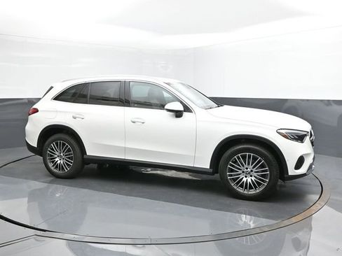 Used 2025 Mercedes-Benz GLC 300 image 17