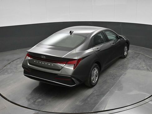 New 2026 Hyundai Elantra SE FWD image 27