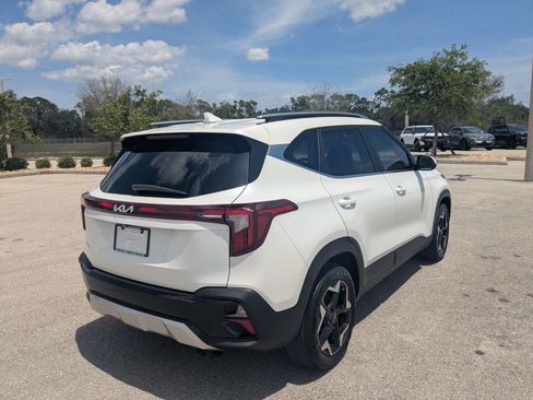 Used 2024 Kia Seltos EX FWD image 5
