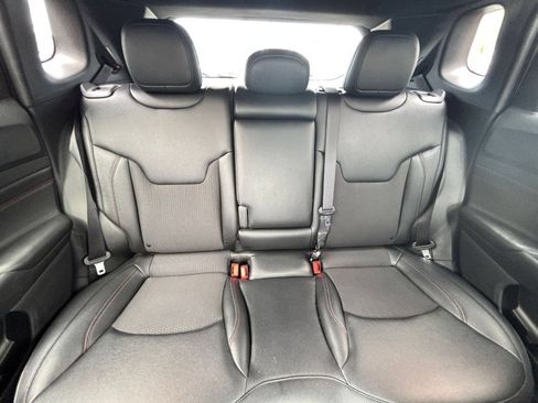 Used 2025 Jeep Compass Trailhawk AWD/4WD image 37