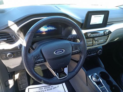 Used 2020 Ford Escape SE Sport image 9