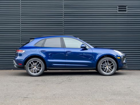 Certified 2025 Porsche Macan image 9