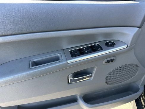 Used 2006 Jeep Grand Cherokee SRT8 w/ SRT Option Group I image 16