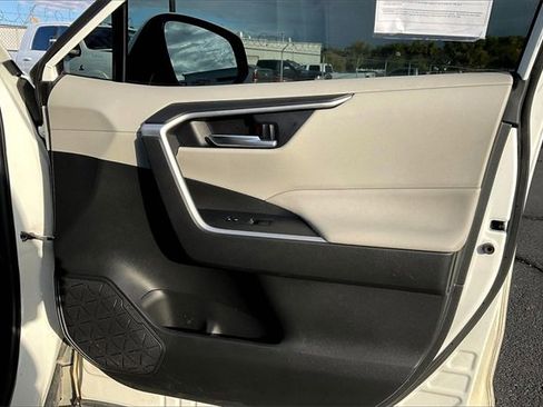 Used 2021 Toyota RAV4 AWD Hybrid image 19