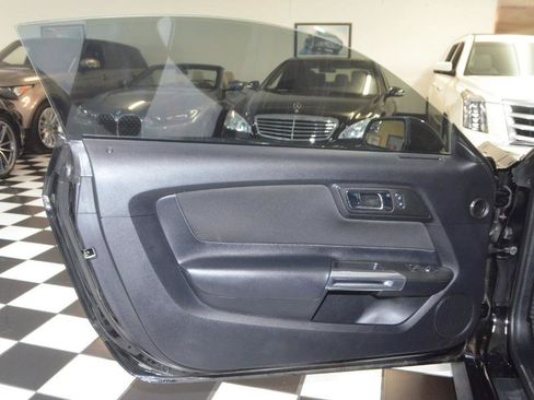 Used 2016 Ford Mustang Coupe RWD image 15