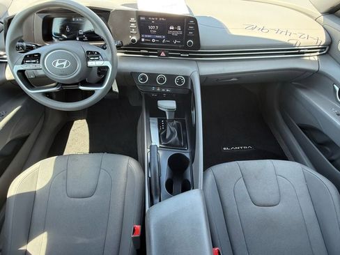 Used 2024 Hyundai Elantra SE image 16