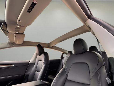 Used 2023 Tesla Model 3 Standard Range image 38