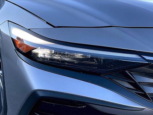 Used 2025 Hyundai Elantra SEL image 27