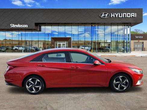 Used 2021 Hyundai Elantra Limited w/ Cargo Package image 4