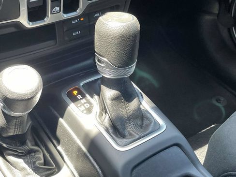 Certified 2018 Jeep Wrangler Unlimited Sport S AWD/4WD image 38