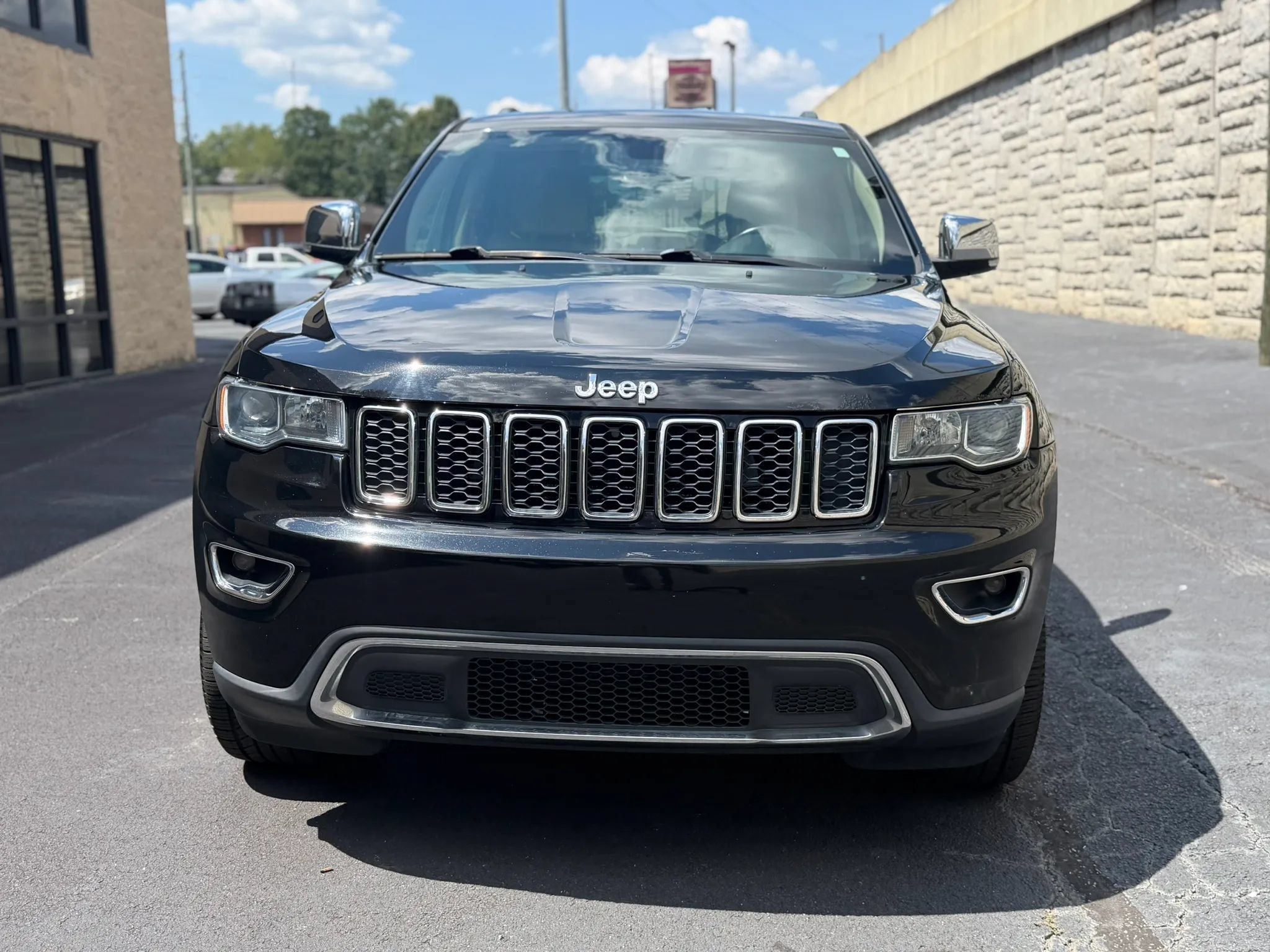 Used 2019 Jeep Grand Cherokee Limited AWD/4WD image 3