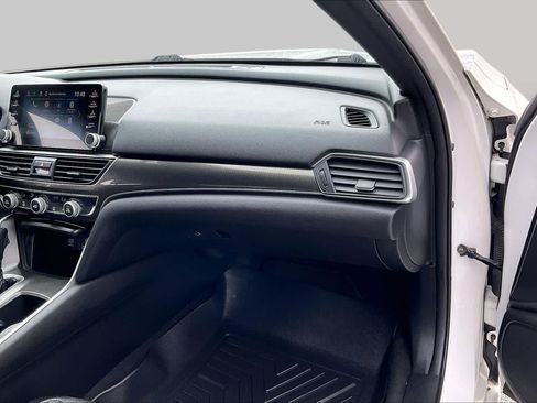 Used 2018 Honda Accord Sport image 17