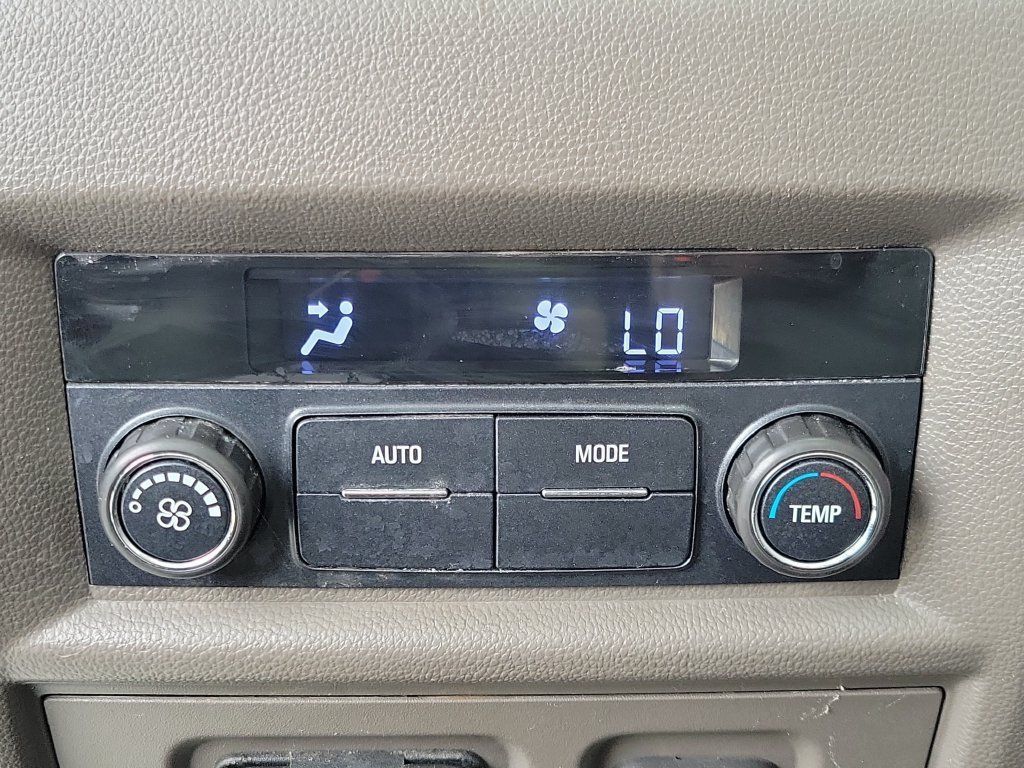 Used 2021 Chevrolet Traverse LT w/ LT Premium Package AWD/4WD image 17