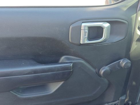 Used 2020 Jeep Wrangler Sport image 9