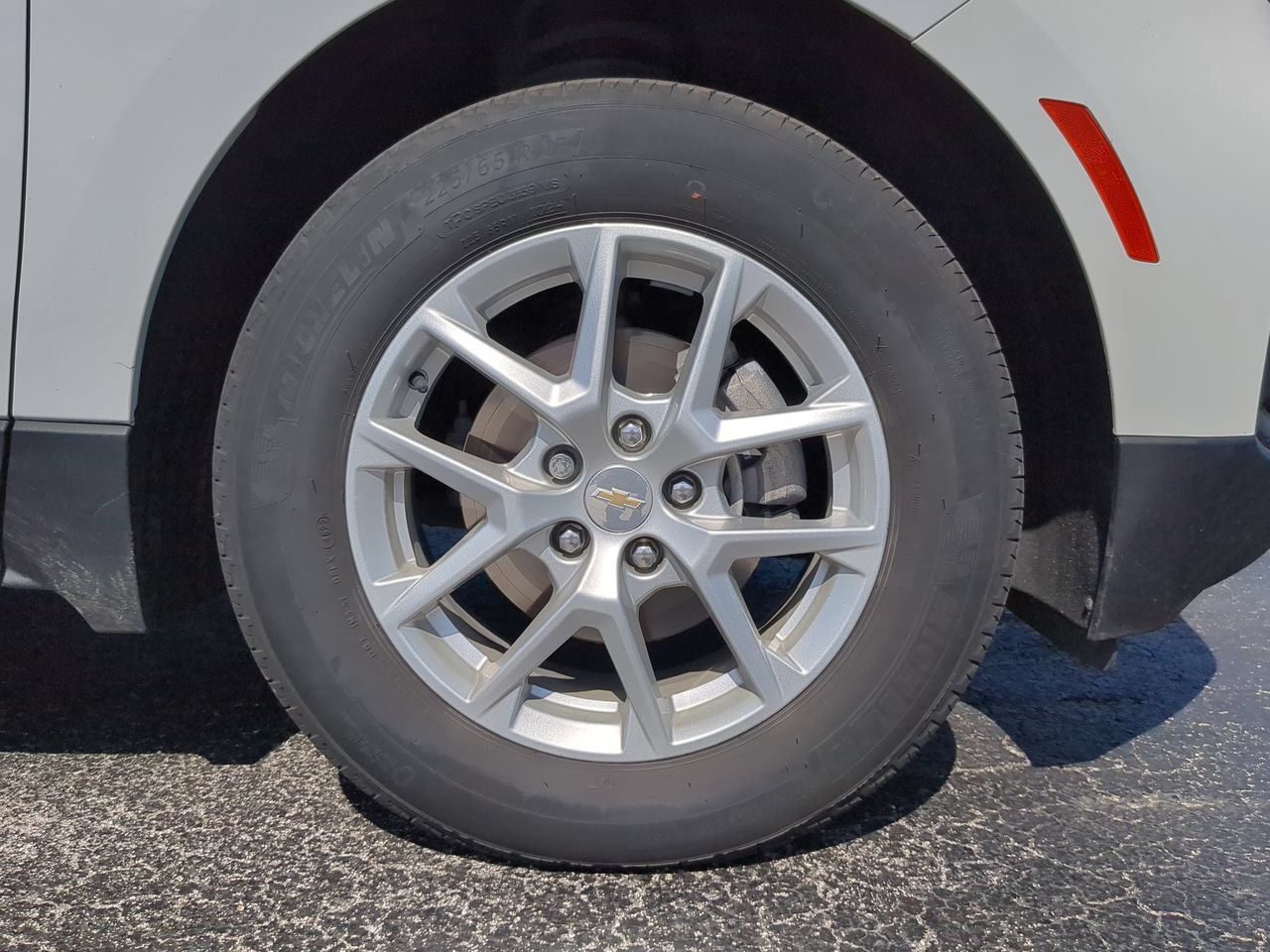 Used 2023 Chevrolet Equinox LS FWD image 11