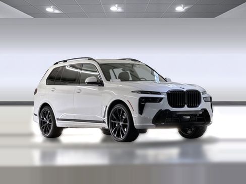Used 2025 BMW X7 xDrive40i w/ M Sport Package AWD/4WD image 6