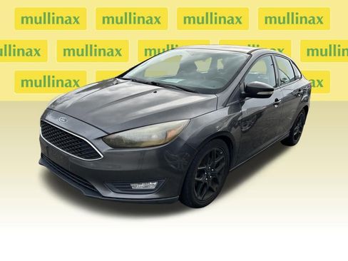 Used 2016 Ford Focus SE w/ Equipment Group 201A image 4