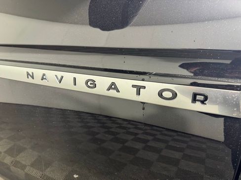 New 2025 Lincoln Navigator L Reserve AWD/4WD image 5