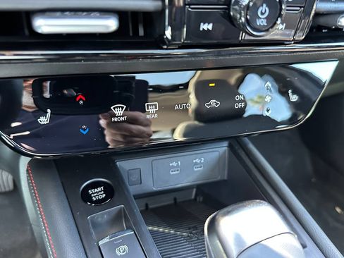 New 2026 Nissan Kicks SR w/ SR Premium Package FWD image 27