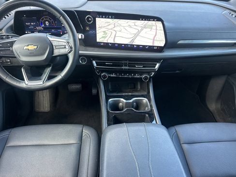 Used 2025 Chevrolet Traverse LT AWD/4WD image 15