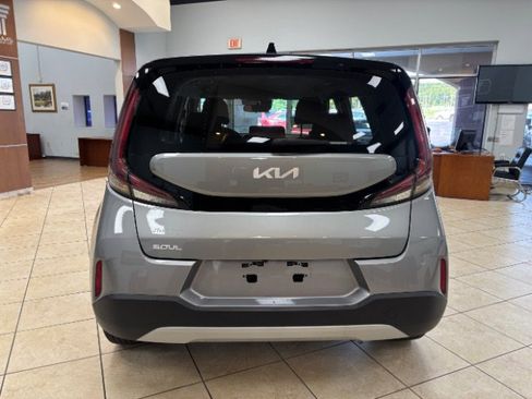 Used 2025 Kia Soul LX w/ LX Technology Package FWD image 8