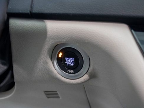 Used 2021 Chrysler Voyager Lxi image 21