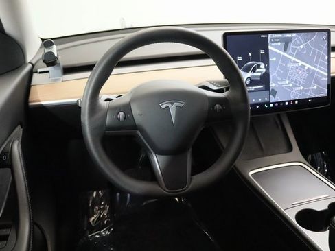 Used 2021 Tesla Model Y Long Range image 17