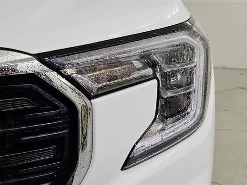 Used 2024 GMC Terrain SLE image 10