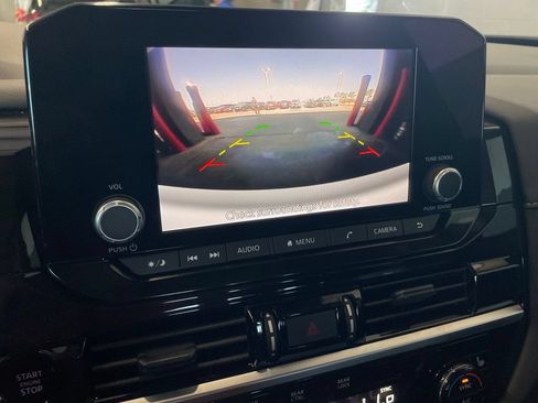 Certified 2025 Nissan Pathfinder SV FWD image 8