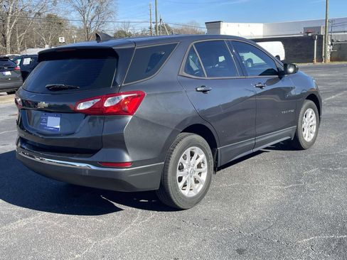 Used 2018 Chevrolet Equinox LS image 3