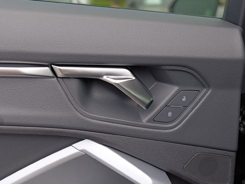 New 2025 Audi Q3 2.0T Premium image 38