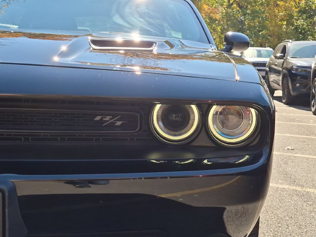 Used 2018 Dodge Challenger R/T w/ Blacktop Package RWD image 28