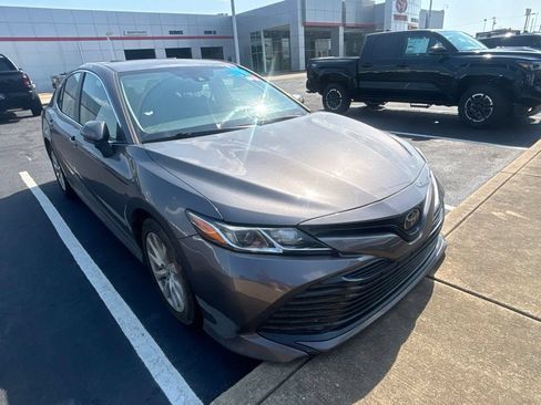 Used 2019 Toyota Camry LE FWD image 4