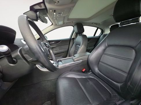 Used 2020 Jaguar XE S image 9