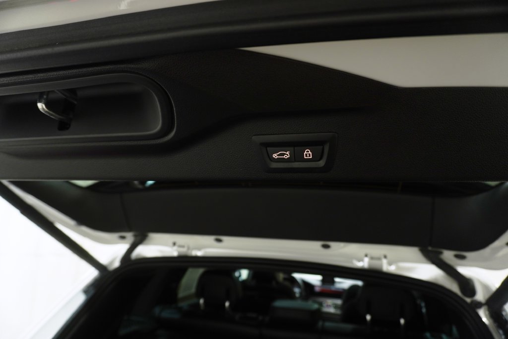 Used 2023 BMW X5 xDrive40i w/ Premium Package AWD/4WD image 6