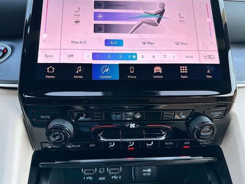 New 2025 Jeep Grand Cherokee Limited image 23