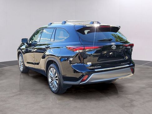 Used 2025 Toyota Highlander Platinum AWD/4WD image 6
