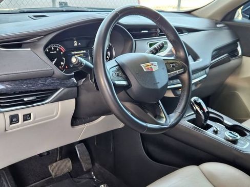 Certified 2023 Cadillac XT4 Premium Luxury FWD image 10