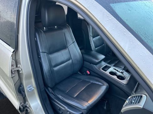 Used 2011 Jeep Grand Cherokee Laredo RWD image 28