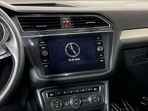 Used 2021 Volkswagen Tiguan SE w/ Panoramic Sunroof Package image 6