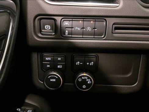 Used 2024 Chevrolet Suburban LS AWD/4WD image 36