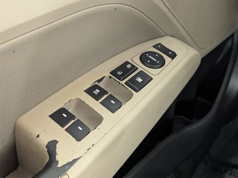 Used 2017 Hyundai Elantra SE image 16