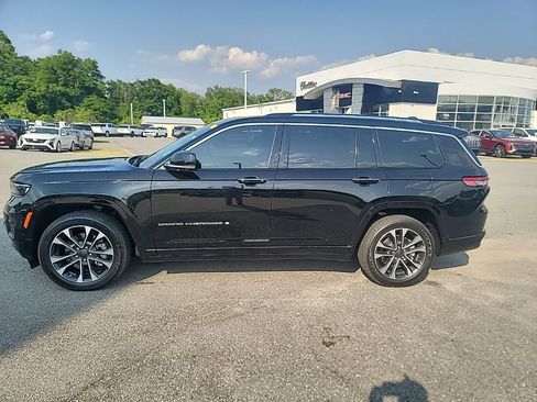 Used 2023 Jeep Grand Cherokee L Overland w/ Advanced Protech Group III AWD/4WD image 4