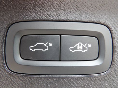 Certified 2024 Volvo XC90 B5 Plus image 27