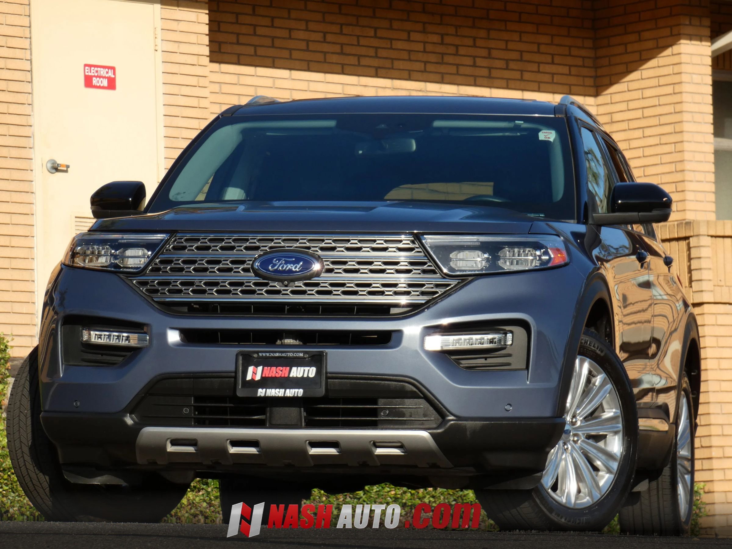 Used 2021 Ford Explorer Limited AWD/4WD image 2