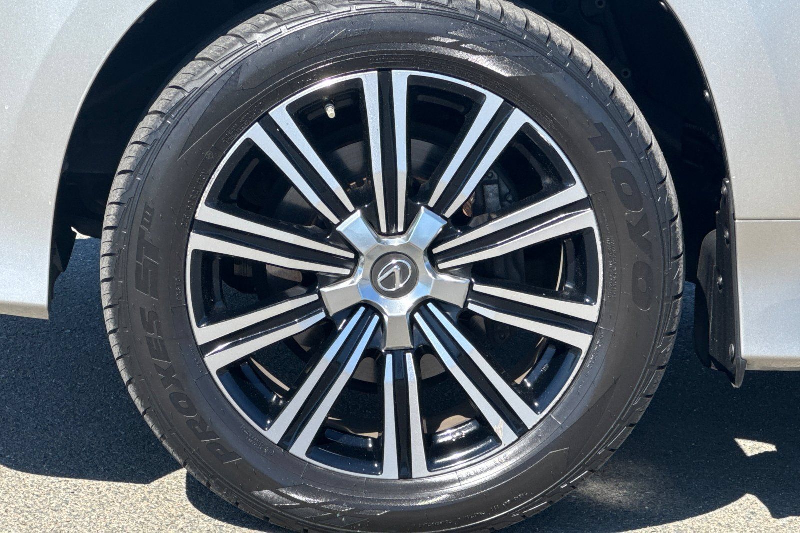 Used 2019 Lexus LX 570 4WD image 28