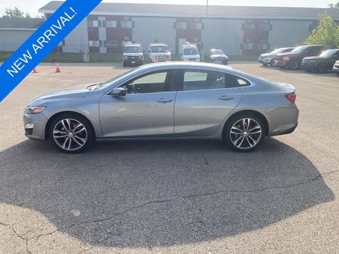 Used 2025 Chevrolet Malibu LT FWD image 3