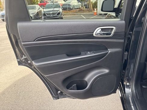 Used 2021 Jeep Grand Cherokee Laredo X image 16