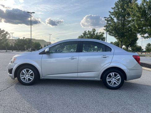 Used 2015 Chevrolet Sonic LT FWD image 2